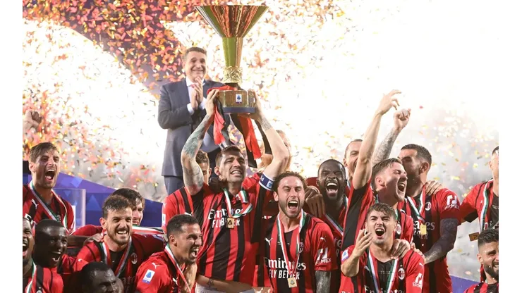 Los rossoneros rompieron una racha de once temporadas sin salir campeón y levantaron este 2022 la estrella número 16.