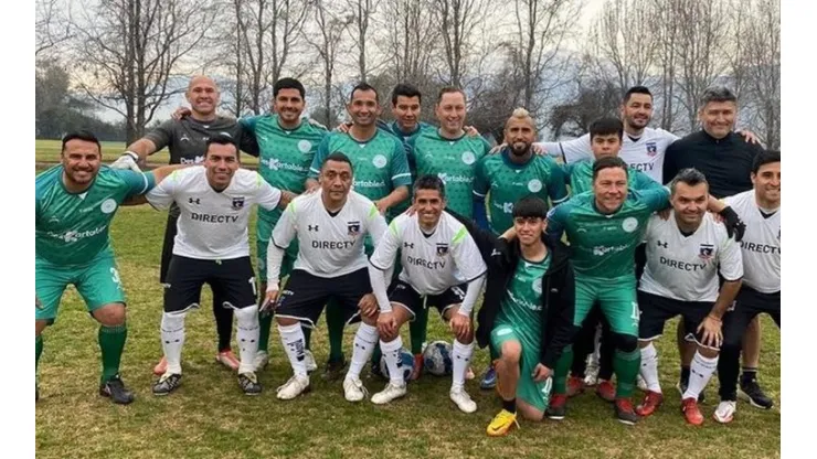 Vidal junto a los viejos cracks de Colo Colo