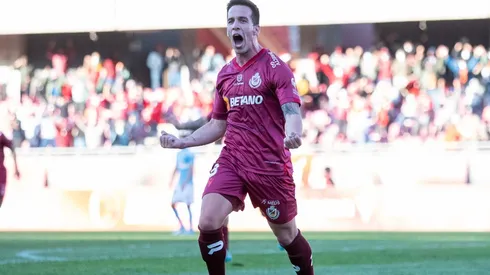 Federico Andrada celebra su primer gol con la camiseta de Deportes La Serena: fue ante O'Higgins.