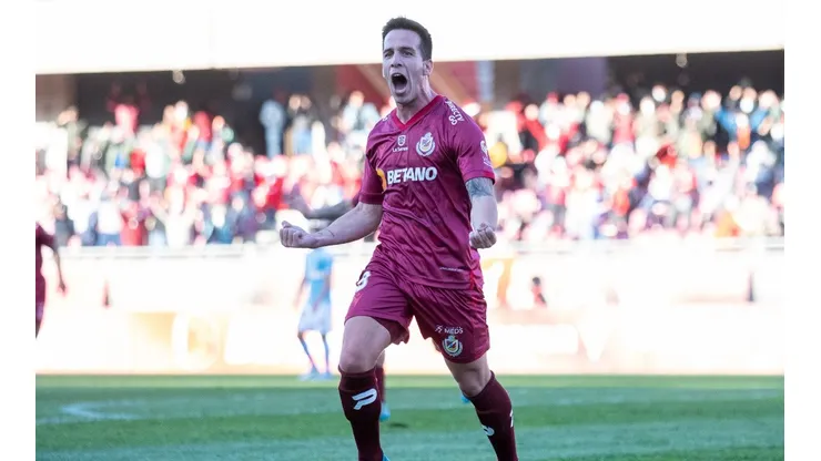 Federico Andrada celebra su primer gol con la camiseta de Deportes La Serena: fue ante O'Higgins.