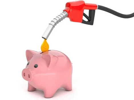 ¿Cómo puedo ahorrar bencina en mi auto?