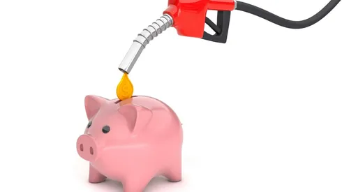 ¿Cómo puedo ahorrar bencina en mi auto?