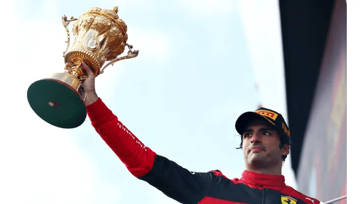 Carlos Sainz festeja su primera victoria en la Fórmula 1: se quedó con el Gran Premio de Silverstone en el Reino Unido.