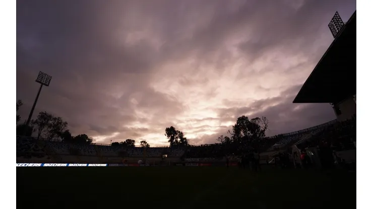 Sin luz se encuentra el estadio Sausalito en Viña del Mar.