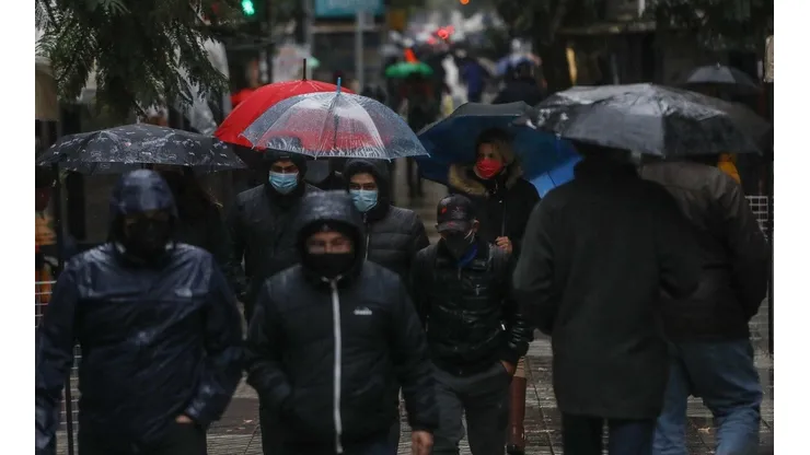 Llegó la lluvia a Santiago