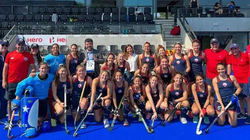 Las Diablas recibieron la visita del cónsul chileno en los Países Bajos en la previa a su debut.