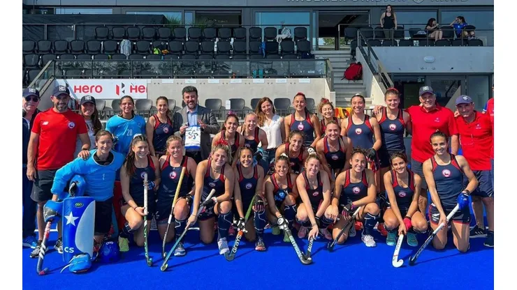 Las Diablas recibieron la visita del cónsul chileno en los Países Bajos en la previa a su debut.