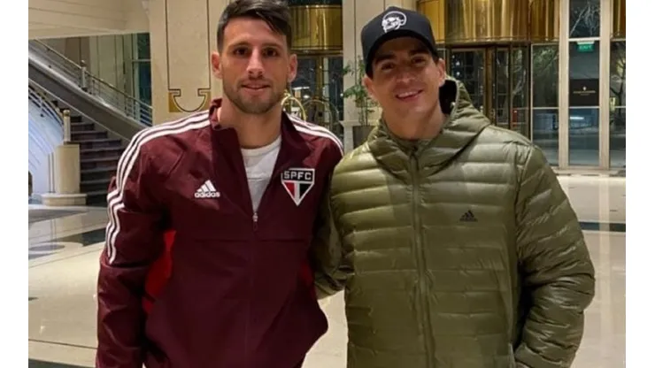 Jonathan Calleri posa con Ignacio Herrera en las horas previas al duelo entre Sao Paulo y la Universidad Católica por los octavos de final de ida de la Copa Sudamericana.
