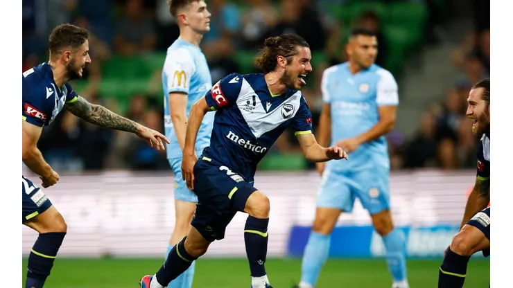 Marco Rojas maravilló en Australia con sus goles en el clásico de Melbourne