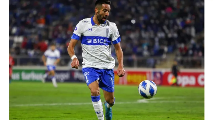 Mauricio Isla ya disputó sus primeros minutos con Universidad Católica.