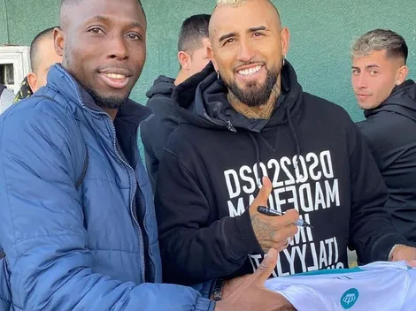 Arturo Vidal hace muy feliz al nigeriano de Rodelindo Román