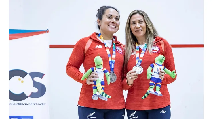 Giselle Delgado y Ana María Pinto con sus medallas