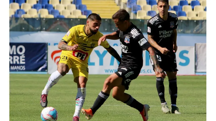 Bryan Carvallo ante Colo Colo con la camiseta de la Universidad de Concepción, que vistió en la temporada 2020.