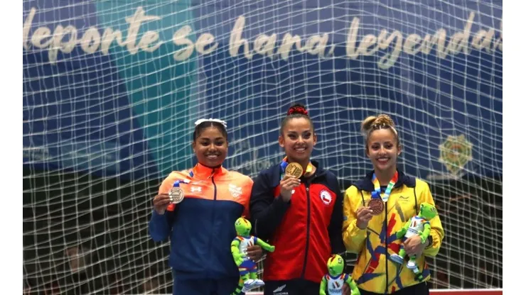 Franchesca Santi con su medalla de oro