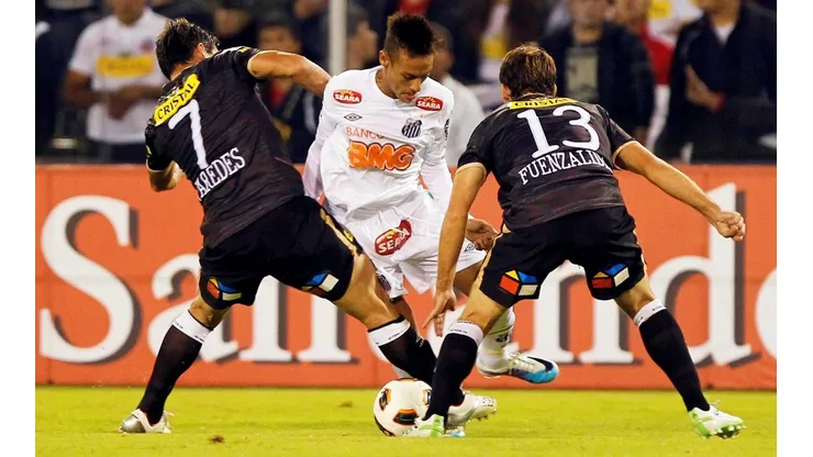 Neymar jugó contra Colo Colo en la Copa Libertadores de 2011
