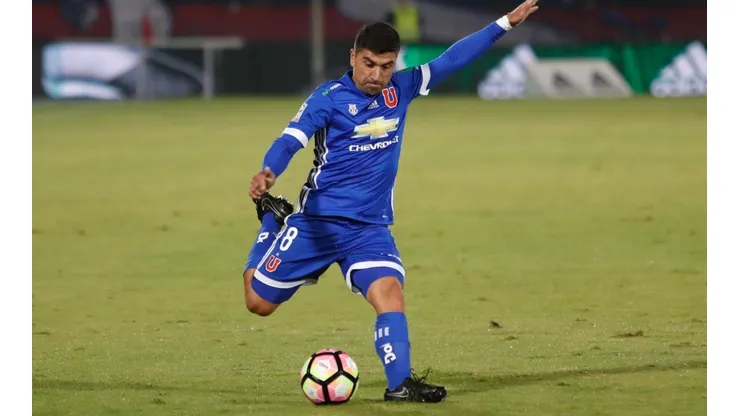 Pizarro desempolvó los zapatos y se lució en el fútbol amateur con golazo de tiro libre.