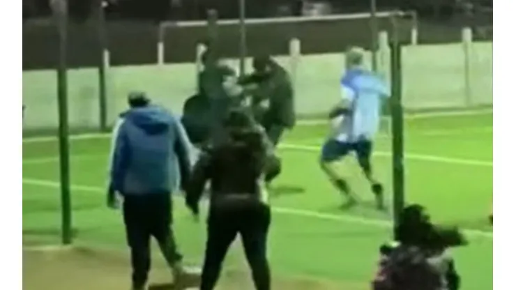 El árbitro Fernando Díaz fue agredido en pleno partido