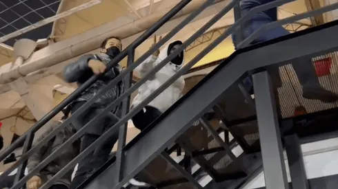 Arturo Vidal llegó al Monumental para ver a Colo Colo