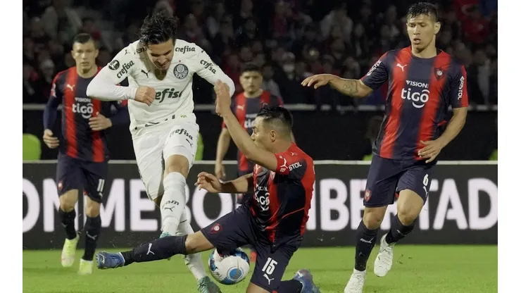 Palmeiras pone pie y medio en la próxima fase de Copa Libertadores con goleada ante Cerro Porteño.