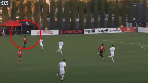 Maxi Schenfeld se mandó un golazo desde fuera del área