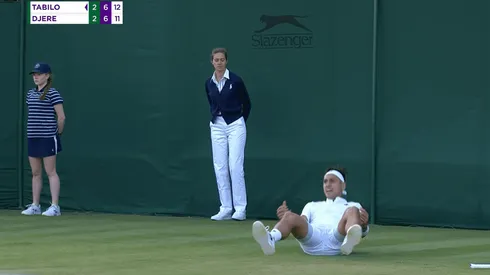 Tabilo se tiró al piso e incluso se despidió de su rival, pero debió volver a la cancha