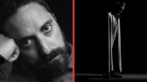 Pablo Larraín junto a la primera imagen de El Conde, de Netflix.