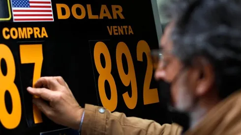 ¿A cuánto está hoy el dólar y el cambio a peso chileno?