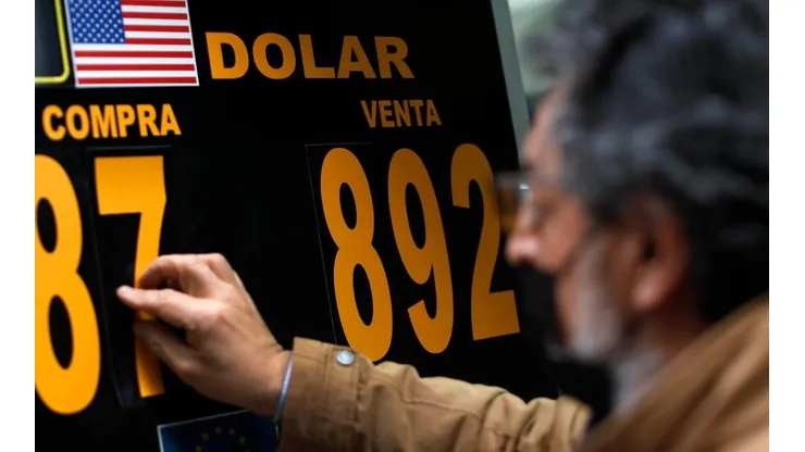 ¿A cuánto está hoy el dólar y el cambio a peso chileno?