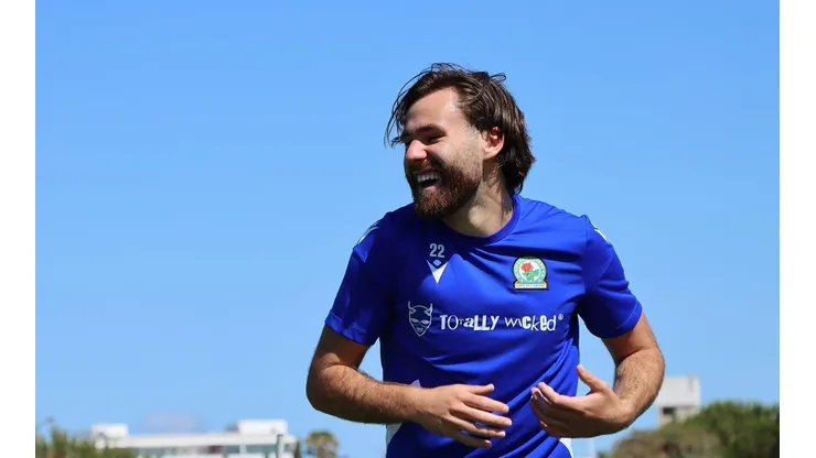 Brereton volvió sonriente a las prácticas de Blackburn que jugará un torneo en Portugal