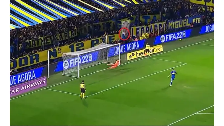 Benedetto falló un penal tirándolo a la luna