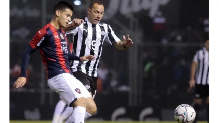 Marcelo Díaz campeón, se queda en Libertad: elogios de la prensa paraguaya.