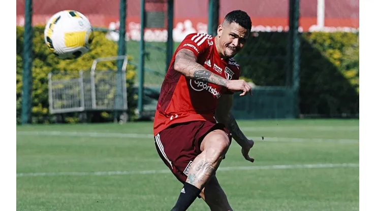 El entrenador de Sao Paulo tuvo que entrenar con un equipo juvenil para completar dos equipos.