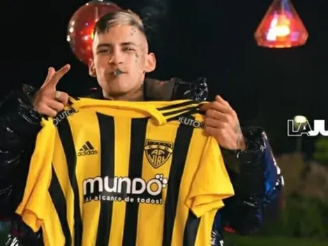 El Vial se puso L-Gante: cantante se saca foto con la camiseta