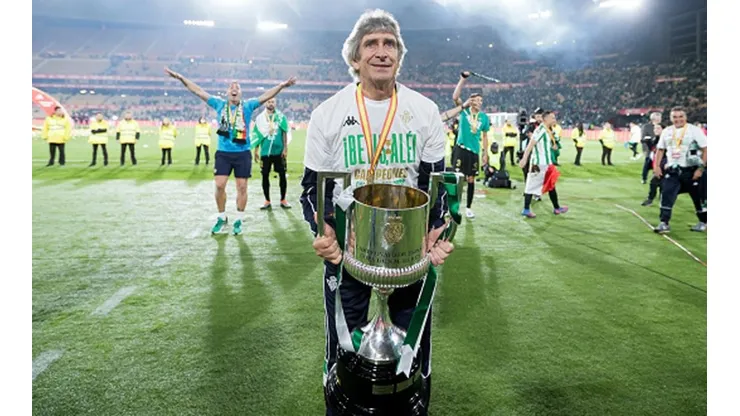 En España destacan a Pellegrini y cómo hace rendir la billetera del Betis.