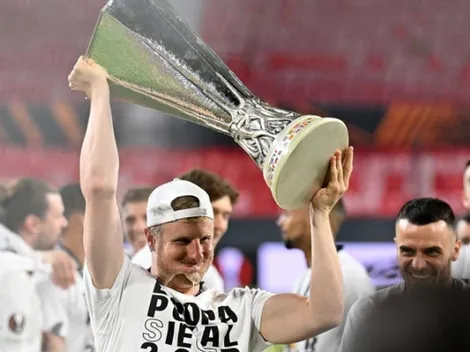 En su mejor momento: figura del campeón de Europa League se retira a los 29