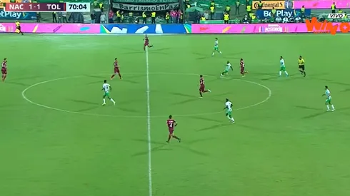 El zapatazo de 60 metros con el que Candelo puso el 2-1 del Atlético Nacional.