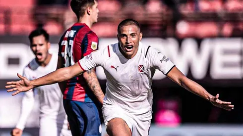 Leandro Benegas viene de marcarle un golazo a Estudiantes