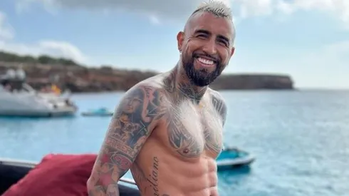 Arturo Vidal espera tranquilo en sus vacaciones conocer su futuro profesional