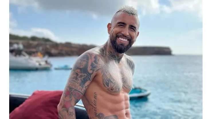 Arturo Vidal espera tranquilo en sus vacaciones conocer su futuro profesional
