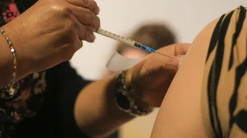 ¿Quiénes se pueden vacunar con la cuarta dosis esta semana?