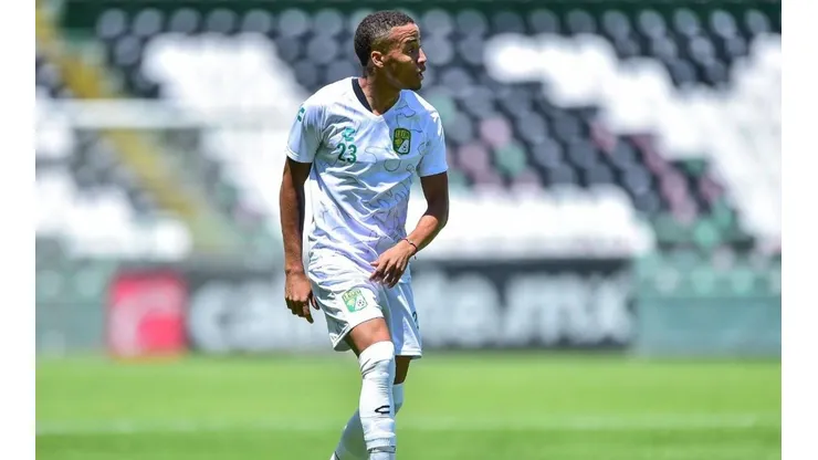 Byron Castillo se estrenó con el León de México