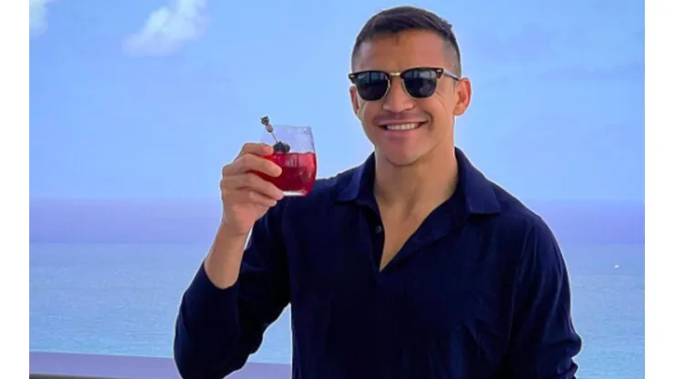 Alexis Sánchez está pasando sus vacaciones en Miami mientras espera ofertas