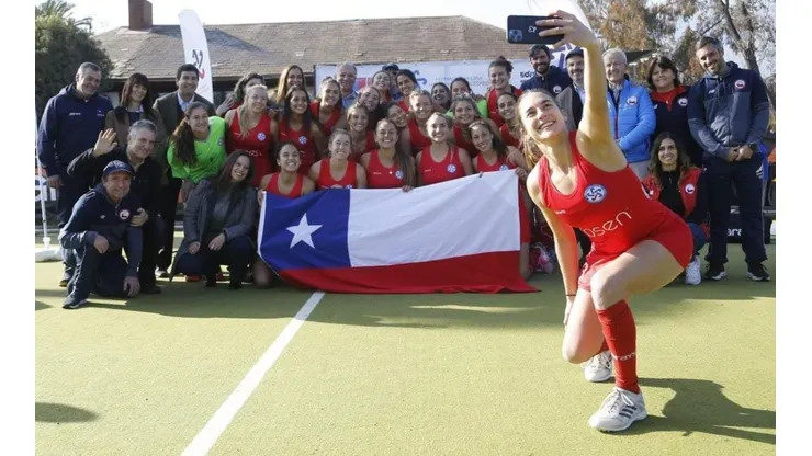 La selección chilena femenina de hockey césped se despidió antes de viajar al Mundial de España y Países Bajos.