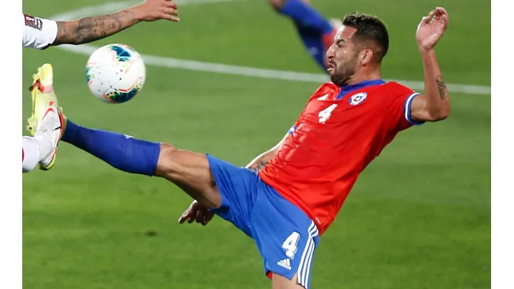 Mauricio Isla negocia con la UC para volver a Chile