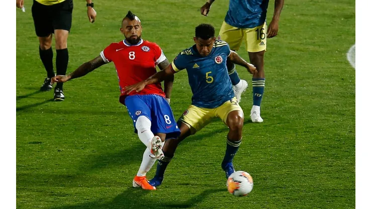 Vidal recibió una particular invitación para jugar en Colombia.