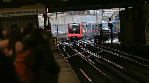 Conoce aquí el horario del Metro de Santiago