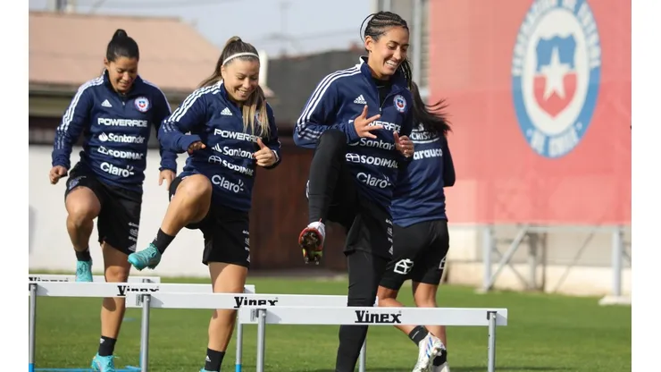 La Roja Fem inicia microciclo con 7 "extranjeras" y 8 de la U