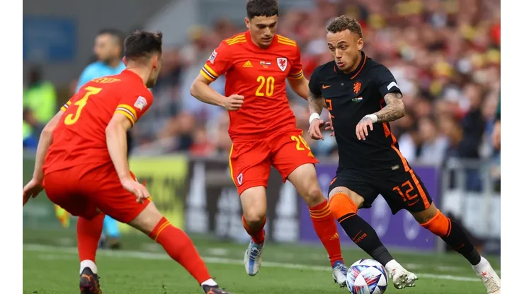 Países Bajos derrotó por 2-1 a Gales en el duelo correspondiente a la fecha uno.