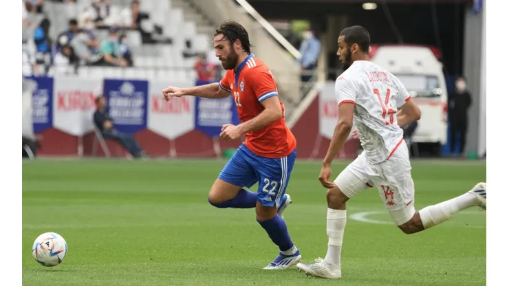 Ben Brereton con el balón frente a Túnez