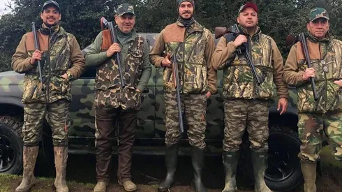 Mauricio Pinilla de caza: Pinigol y la polémica por la tenencia legal de armas entre civiles.